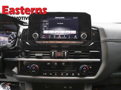 Used 2025 Nissan Pathfinder SV FWD image 12