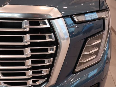Used 2025 GMC Yukon XL Denali w/ Denali Reserve Package AWD/4WD image 8
