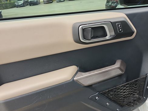 Used 2023 Ford Bronco Wildtrak image 16