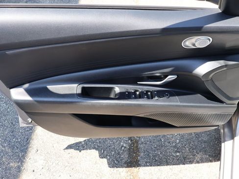 Used 2022 Hyundai Elantra SE FWD image 16