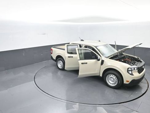Certified 2025 Ford Maverick XL FWD image 31