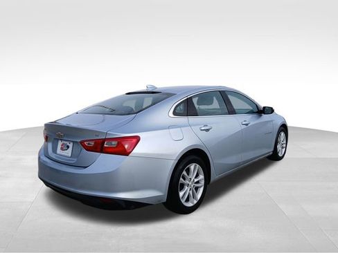Used 2017 Chevrolet Malibu LT image 5