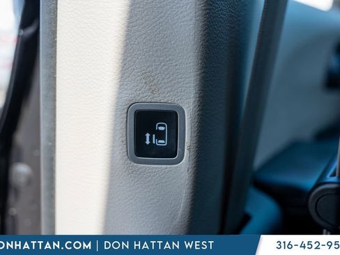Used 2023 Chrysler Pacifica Touring-L FWD image 26