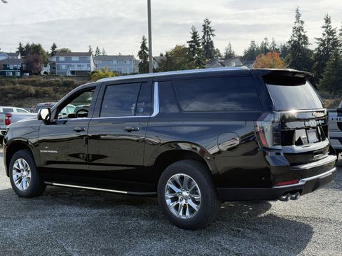 New 2026 Chevrolet Suburban Premier image 3