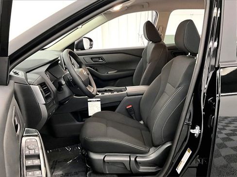 New 2025 Nissan Rogue S image 9