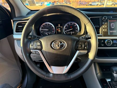 Used 2015 Toyota Highlander XLE image 14