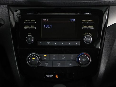 Used 2015 Nissan Rogue S image 8