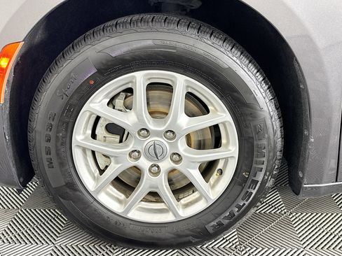 Used 2021 Chrysler Pacifica Touring-L image 37