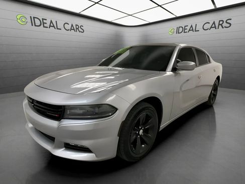 Used 2016 Dodge Charger SXT RWD image 1