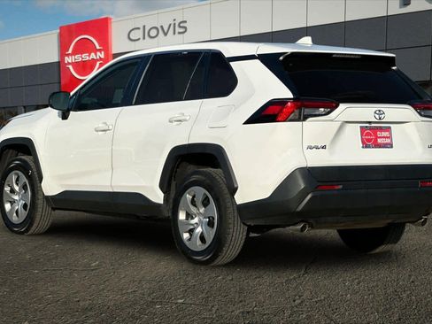 Used 2022 Toyota RAV4 LE image 7