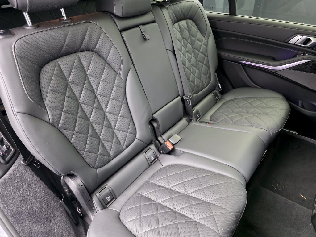 Used 2025 BMW X7 xDrive40i w/ M Sport Package AWD/4WD image 28
