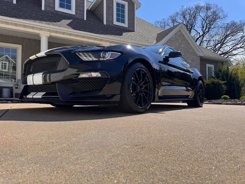 Used 2016 Ford Mustang Shelby GT350 w/ Track Package image 32