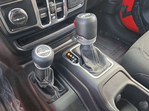 Used 2019 Jeep Wrangler Unlimited Sahara w/ Safety Group image 17