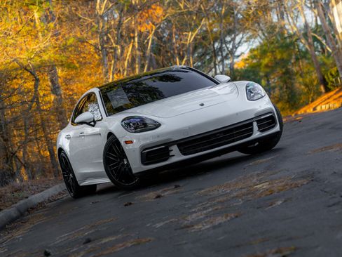 Used 2017 Porsche Panamera image 21