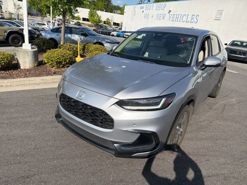 Used 2023 Honda HR-V EX-L image 3