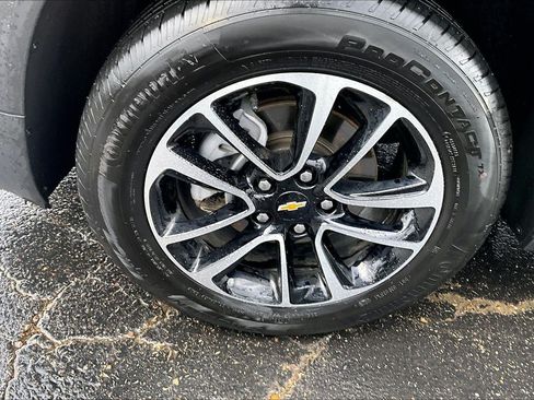 Used 2025 Chevrolet TrailBlazer LT AWD/4WD image 2