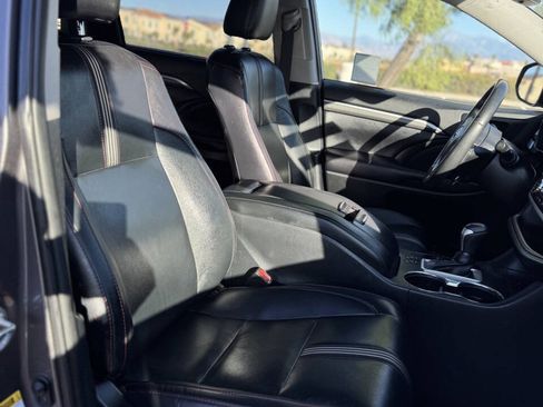 Used 2019 Toyota Highlander SE FWD image 11