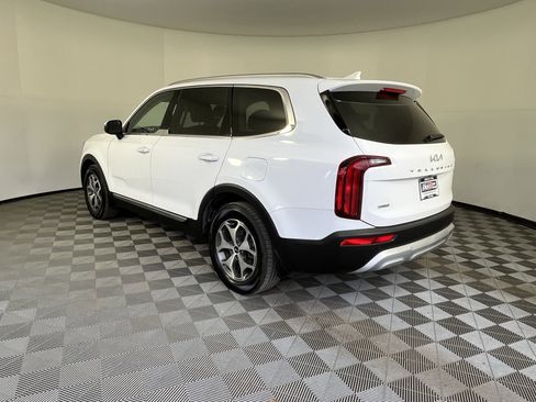 Used 2022 Kia Telluride EX image 3