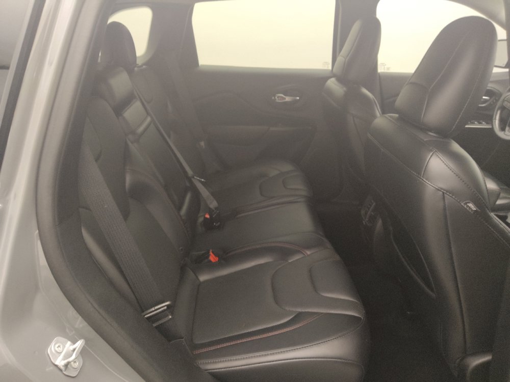 Used 2019 Jeep Cherokee Trailhawk AWD/4WD image 19