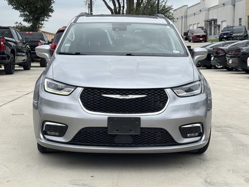 Used 2021 Chrysler Pacifica Touring w/ Cold Weather Group FWD image 6