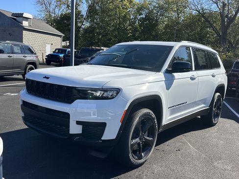 New 2025 Jeep Grand Cherokee L Altitude image 21