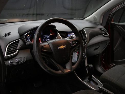 Used 2021 Chevrolet Trax LS image 25