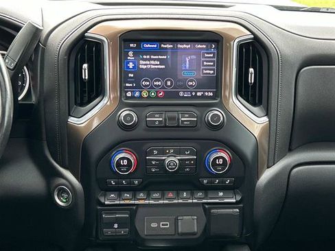 Used 2021 Chevrolet Silverado 1500 High Country w/ Technology Package image 16