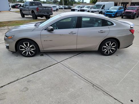 Used 2022 Chevrolet Malibu RS FWD image 2
