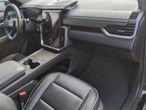 Used 2024 GMC Acadia Denali image 30