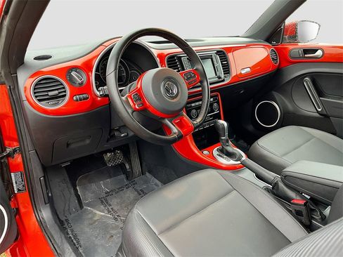 Used 2019 Volkswagen Beetle 2.0T SE image 9