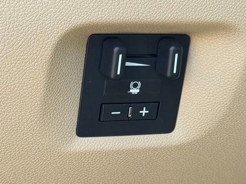 Used 2011 Chevrolet Avalanche LT w/ Luxury Package AWD/4WD image 21