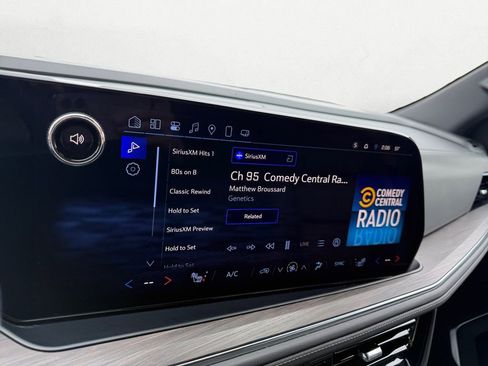 Used 2025 Chevrolet Suburban Z71 image 22