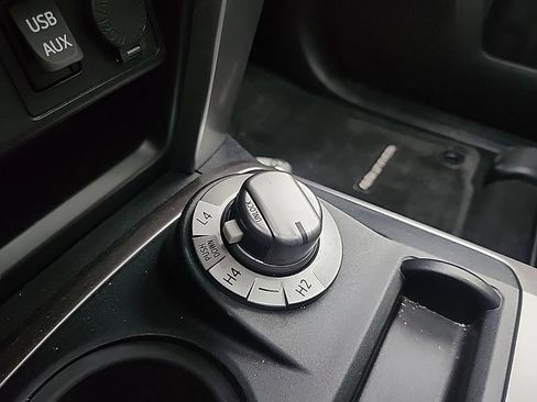 Used 2018 Toyota 4Runner SR5 AWD/4WD image 14