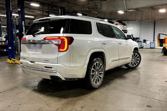Used 2022 GMC Acadia Denali w/ Denali Ultimate Package AWD/4WD image 4