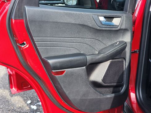 Used 2021 Ford Escape SE w/ SE Sport Appearance Package image 34