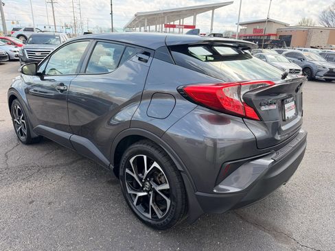 Used 2021 Toyota C-HR XLE image 3