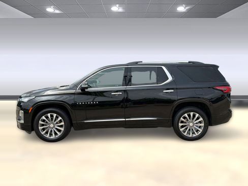 Used 2023 Chevrolet Traverse Premier FWD image 2