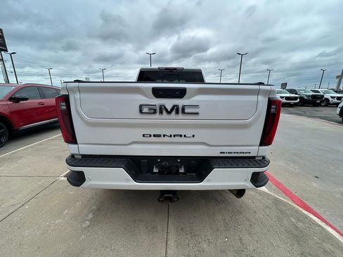 Used 2024 GMC Sierra 2500 Denali Ultimate w/ Max Trailering Package AWD/4WD image 3