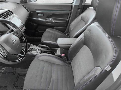 Used 2024 Mitsubishi Outlander SE image 9