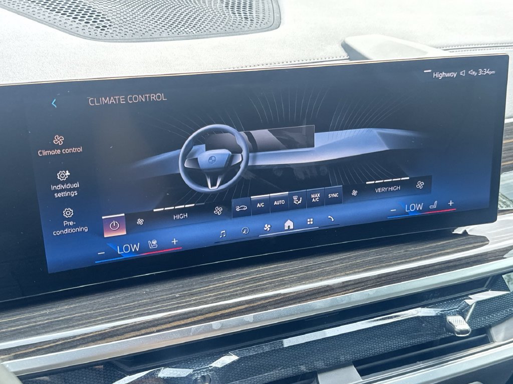 Certified 2025 BMW X6 xDrive40i AWD/4WD image 17