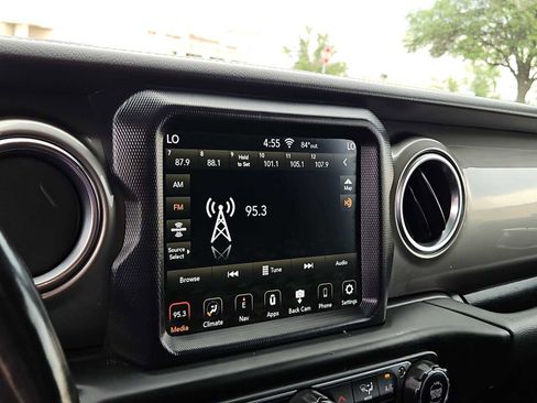 Used 2020 Jeep Wrangler Unlimited Sahara AWD/4WD image 24