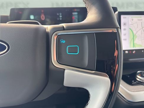 Used 2025 Ford Expedition Platinum w/ Driver's Package image 17