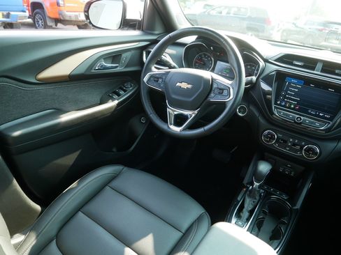 Used 2023 Chevrolet TrailBlazer ACTIV w/ Sun and Liftgate Package AWD/4WD image 9