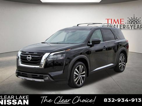 Certified 2025 Nissan Pathfinder Platinum w/ Cargo Package AWD/4WD image 4