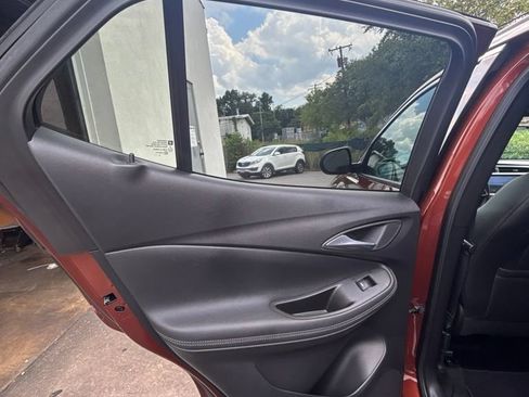 Used 2020 Buick Encore GX Essence w/ Experience Buick Package FWD image 16