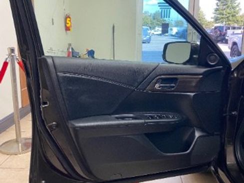 Used 2017 Honda Accord EX image 9