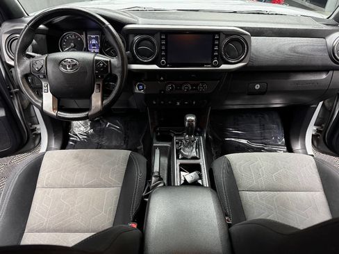 Used 2020 Toyota Tacoma TRD Sport w/ Technology Package image 38