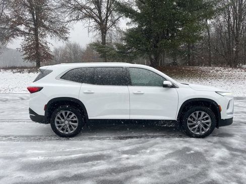 Used 2025 Buick Enclave Preferred image 4