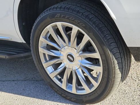 Used 2022 Cadillac Escalade Premium Luxury image 11