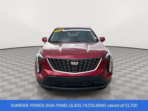 Certified 2023 Cadillac XT4 Luxury w/ Cold Weather Package AWD/4WD image 3